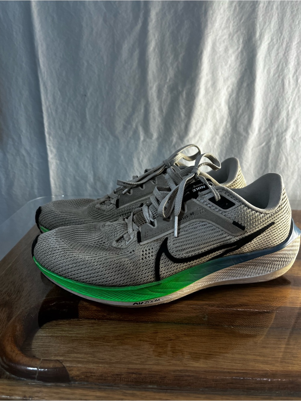 Nike Light Gray Mesh Running Shoes pegasus 40 men’s  size 8, Green/Blue Midsole - Picture 11 of 12